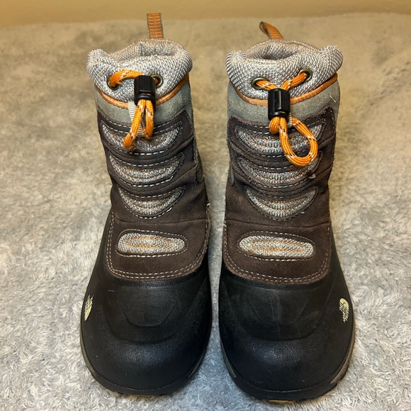 NEW The North Face 200 gr Insulation Waterproof Slip On Boots Boys, Size 3 - Picture 2 of 15